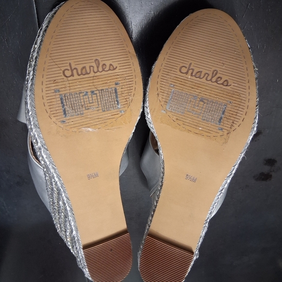 NWOT Gun Metal Wedge With Rhinestone Embellishments  Size 9.5 - Picture 10 of 11